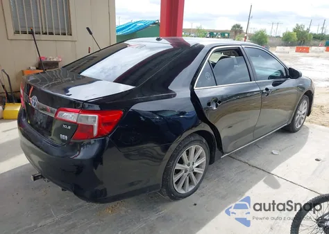 2014 Toyota Camry Hybrid Xle z USA, uszkodzony, nr VIN 4T1BD1FK1EU121109